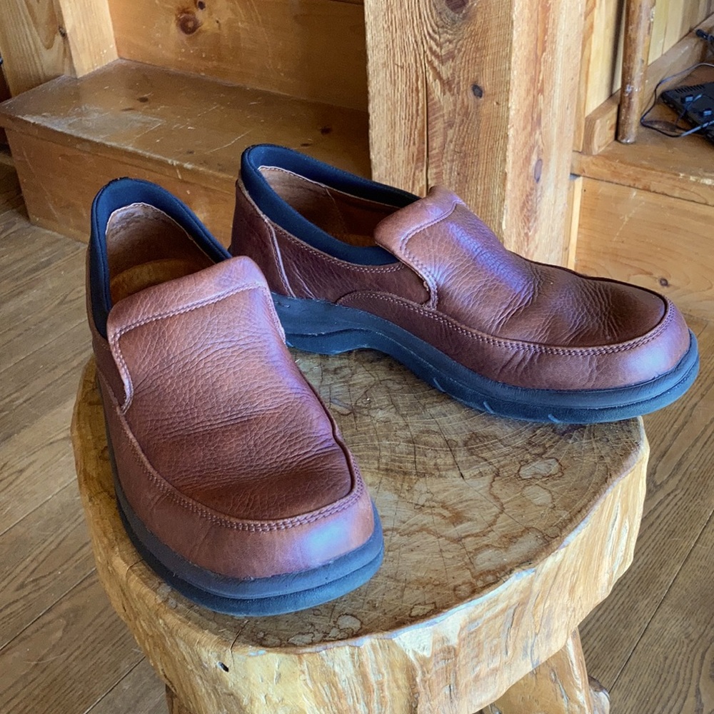 Clarks - men’s leather slip on dress shoe size 9.5